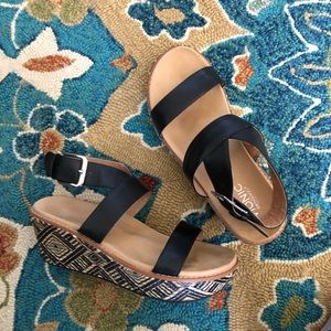 Platform Vionic Sandals